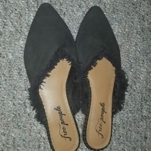 Free People Pointed toe black slides